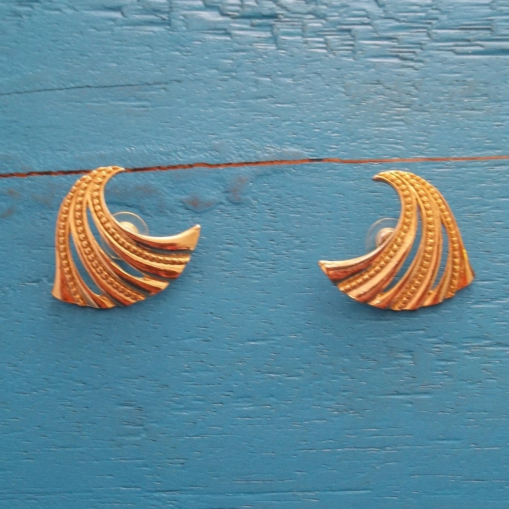 Vintage Goldtone Earrings